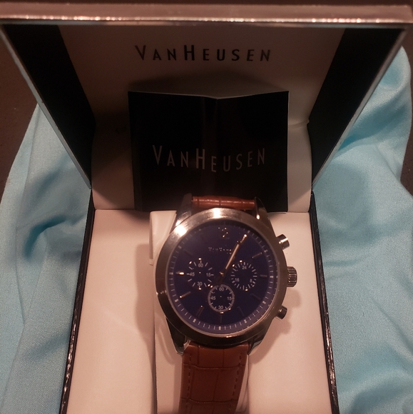 Van Heusen mens watch - Picture 4 of 4